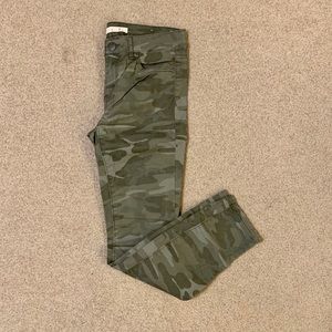 NWOT‼️ LOFT Camo Ankle Length Pant